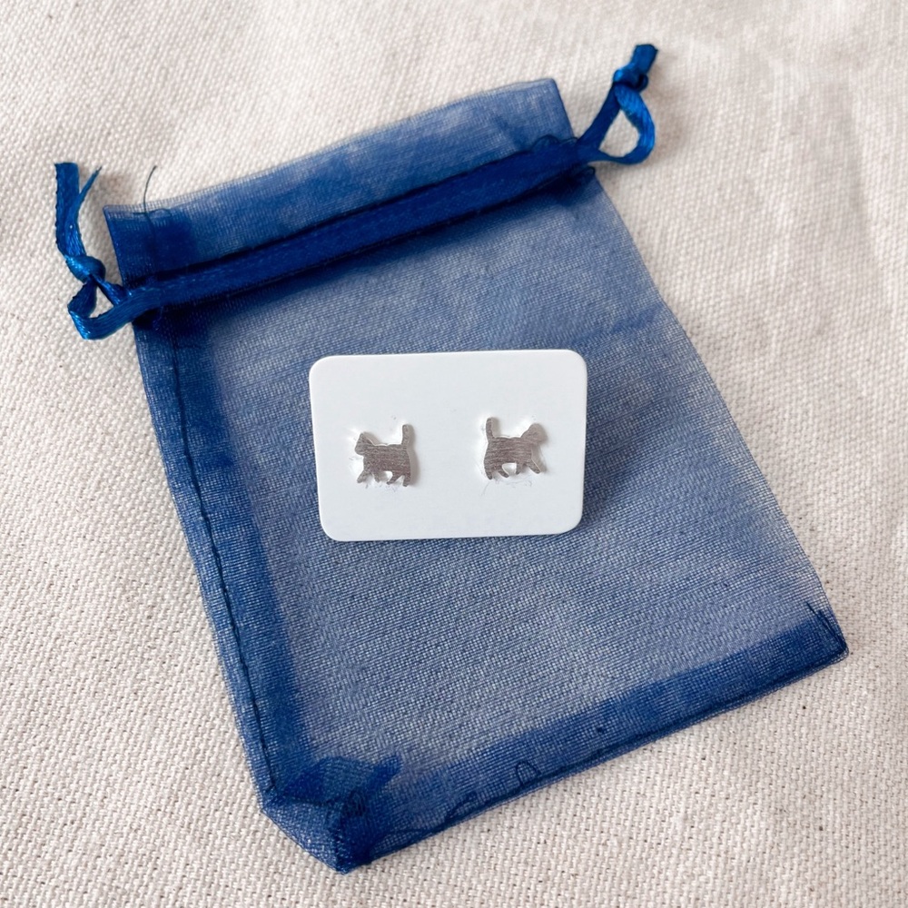 ✨HP✨ Sterling Silver Kitty Cat Dainty Minimalist Stud Post Earrings - Picture 4 of 4